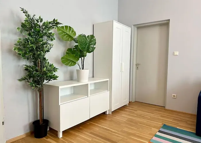5 Bedroom I Winter Garden I Near Metro شقة *