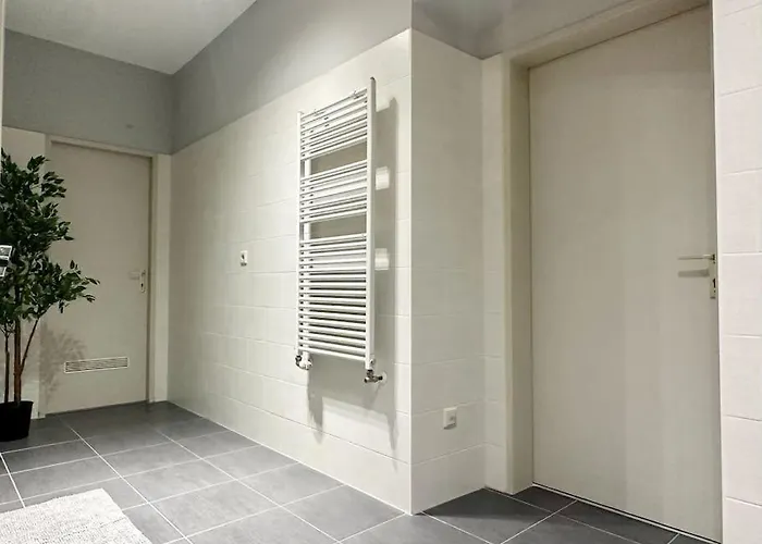 5 Bedroom I Winter Garden I Near Metro *