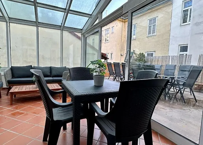 5 Bedroom I Winter Garden I Near Metro * فيينا