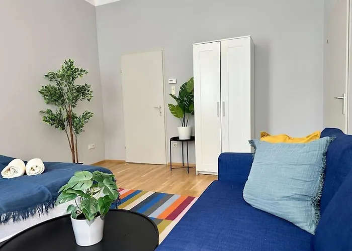 5 Bedroom I Winter Garden I Near Metro *