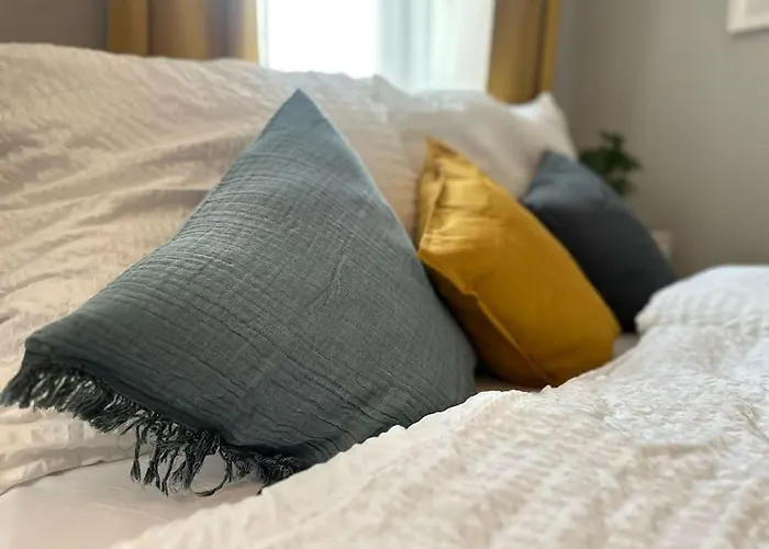 5 Bedroom I Winter Garden I Near Metro شقة *