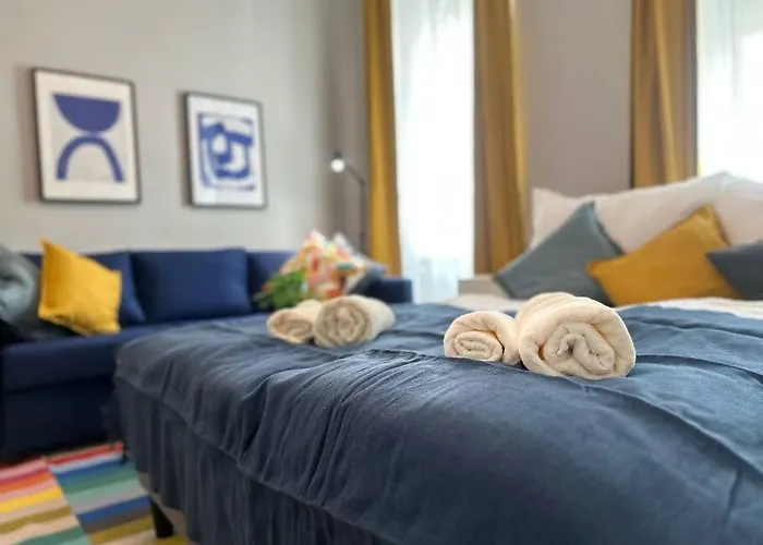 5 Bedroom I Winter Garden I Near Metro شقة *