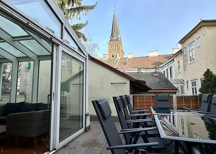 5 Bedroom I Winter Garden I Near Metro شقة فيينا