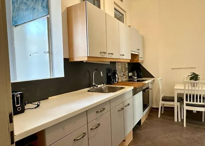 5 Bedroom I Winter Garden I Near Metro شقة *