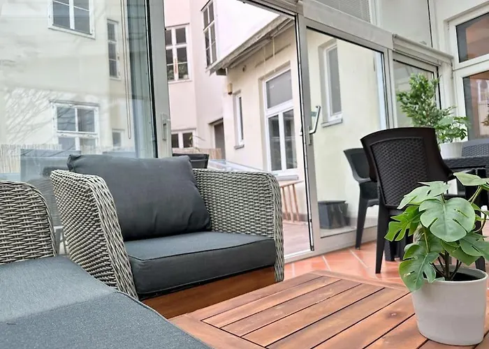 5 Bedroom I Winter Garden I Near Metro شقة
